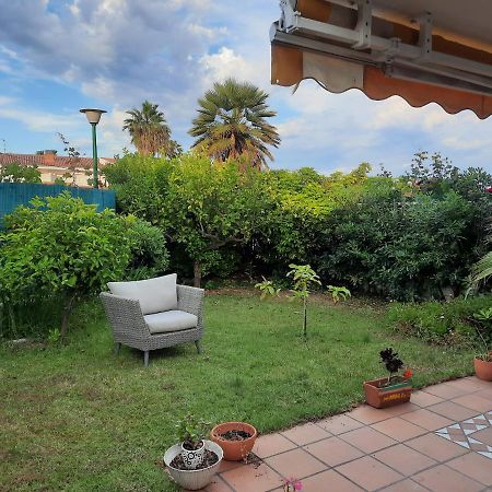 Apartamento Cosy House With Garden Infront Of The Sea Creixell Exterior foto