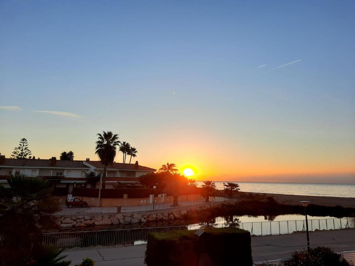 Apartamento Cosy House With Garden Infront Of The Sea Creixell Exterior foto