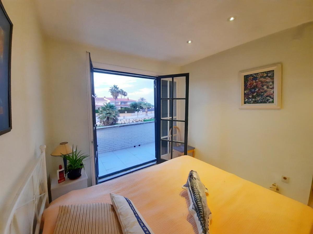 Apartamento Cosy House With Garden Infront Of The Sea Creixell Exterior foto