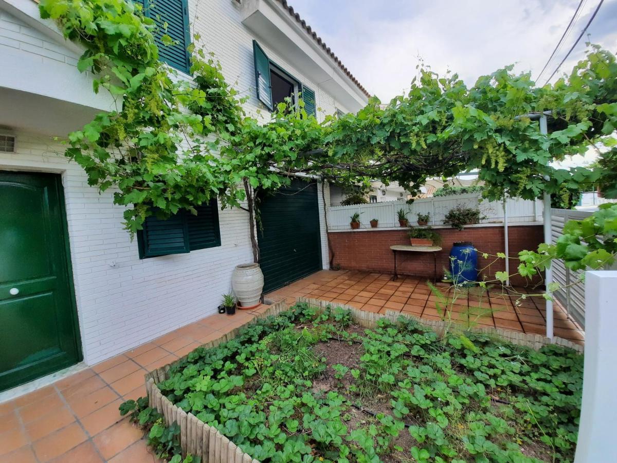 Apartamento Cosy House With Garden Infront Of The Sea Creixell Exterior foto