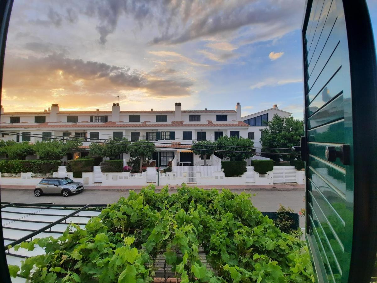 Apartamento Cosy House With Garden Infront Of The Sea Creixell Exterior foto